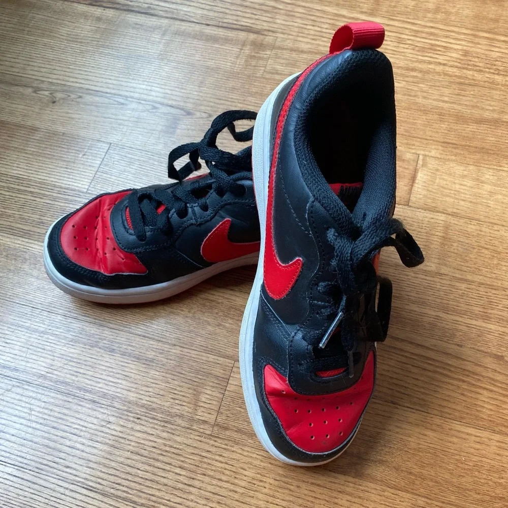 Size 4y Boys Girls -Air jordan 1 low Nike black/gym red Sneaker Basketball Dunk